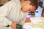 Bücher ertasten in der Buchwerkstatt